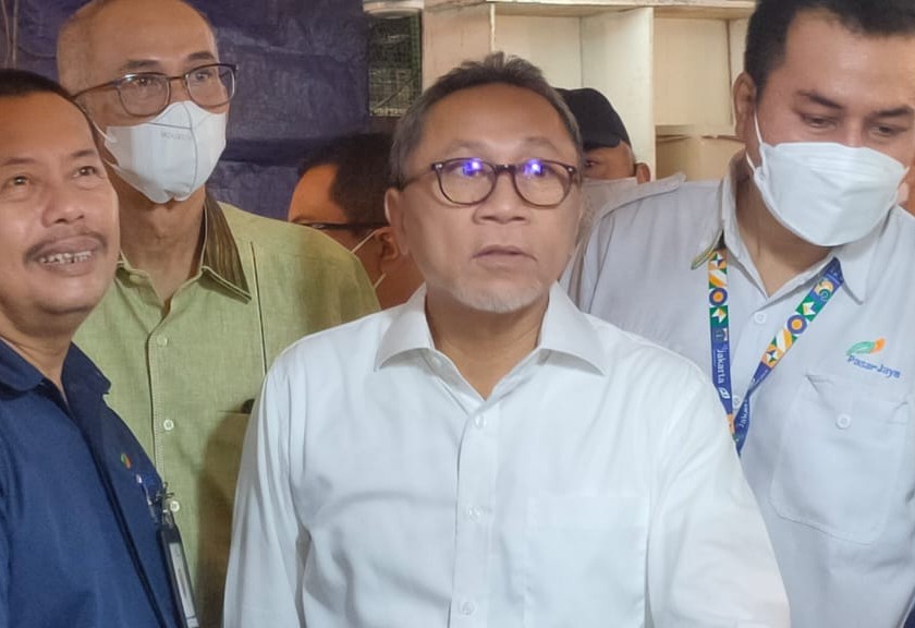 Menteri Perdagangan Zulkifli Hasan saat mengunjungi Pasar Klender, Jakarta Timur. (Sariagri/Dwi Rachmawati)