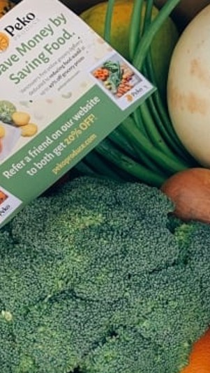 Sayuran dan buah yang dianggap tak layak, dikemas ulang oleh Peko. (CBC News)