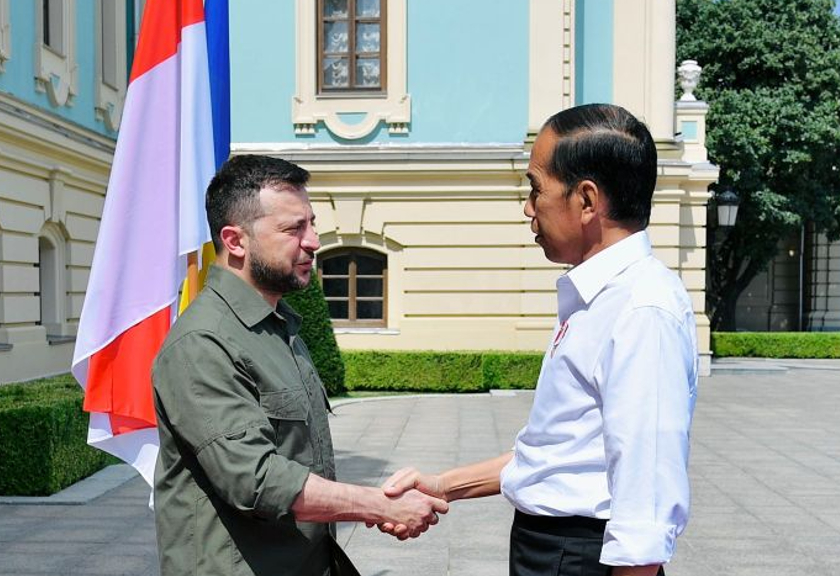 Presiden RI Joko Widodo dan Presiden Ukraina Volodymyr Zelenskyy. (Antara)