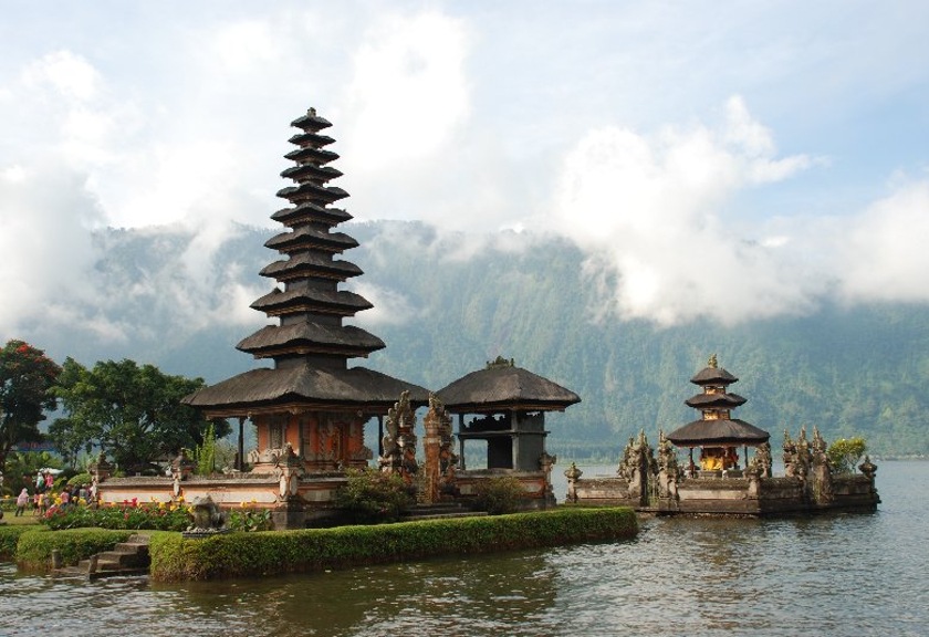 Ilustrasi wisata Bali (Wikimedia Commons)