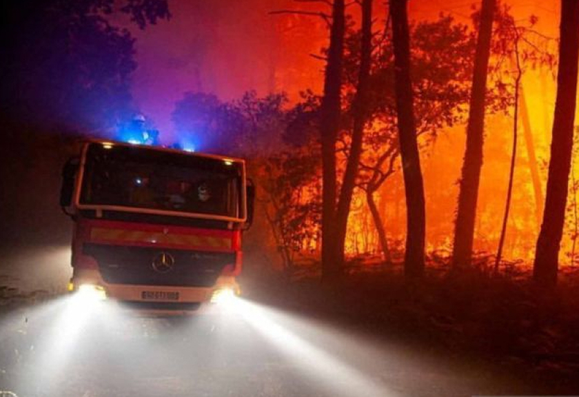 Di kota terdekat Landiras, di mana 6.500 hektar telah terbakar dan 2.200 orang dievakuasi, api terus menyebar semalaman, didorong ke barat daya oleh angin kencang.

(ANTARA FOTO/SDIS 33/Handout via REUTERS)