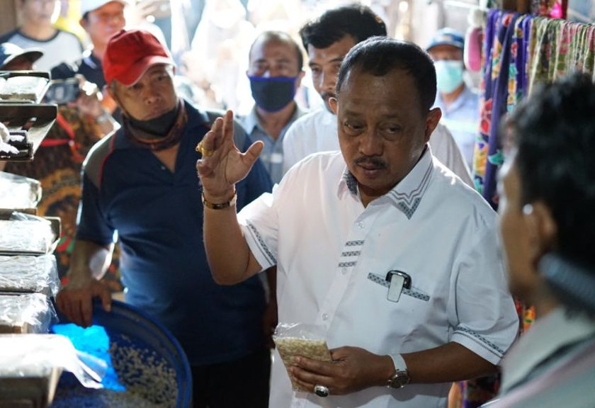 Wakil Wali Kota Surabaya Armuji menginginkan produksi tempe tenggilis bisa mendunia. (Antara)