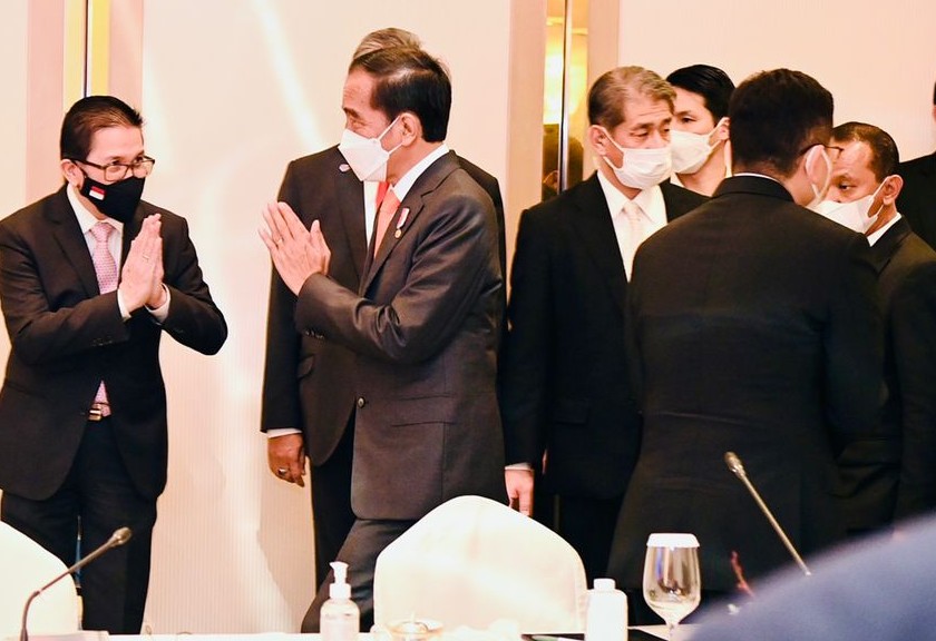 Presiden Joko Widodo saat bertemu CEO perusahaan Jepang, di Jepang, Rabu (27/7/2022). (Istimewa)