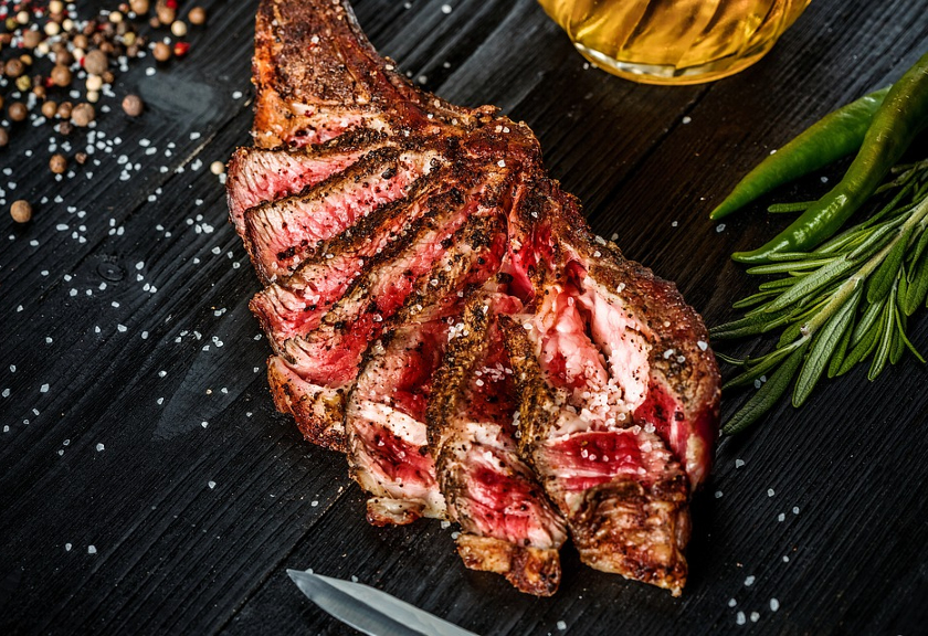 Ilustrasi steak black angus. (pixabay)