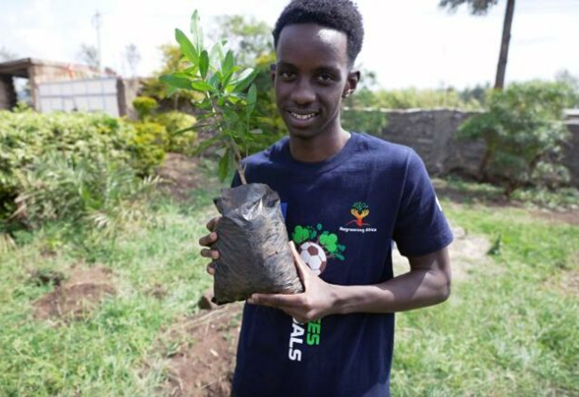 Lesein Mutunkei, pemuda asal Kenya yang mencetuskan gerakan penyelamatan hewan. (egyptindependent)