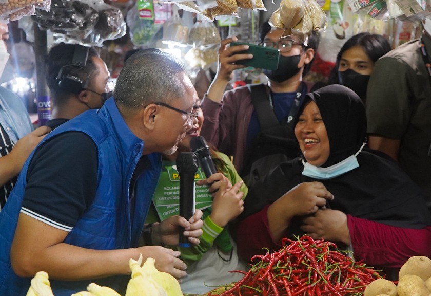 Menteri Perdagangan Zulkifli Hasan saat mengunjungi Pasar Tomang, Jakarta Barat. (Humas Kemendag)