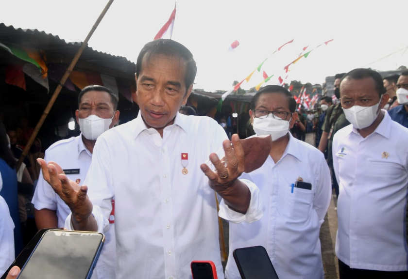 Presiden Jokowi saat mengunjungi Pasar Olilit, di Tanimbar Selatan, Kabupaten Kepulauan Tanimbar, Maluku. (BPMI Setpres)