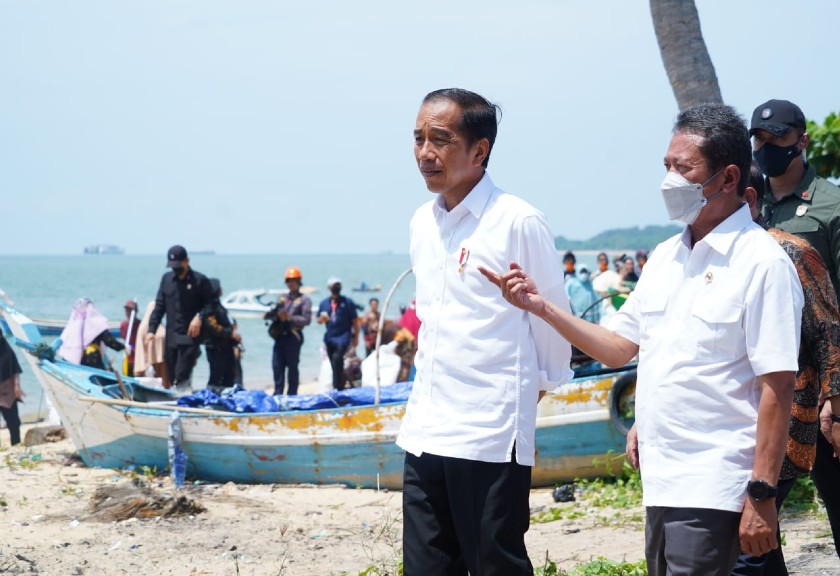 Presiden Jokowi bersama Menteri KKP Trenggono. (Dok. KKP)