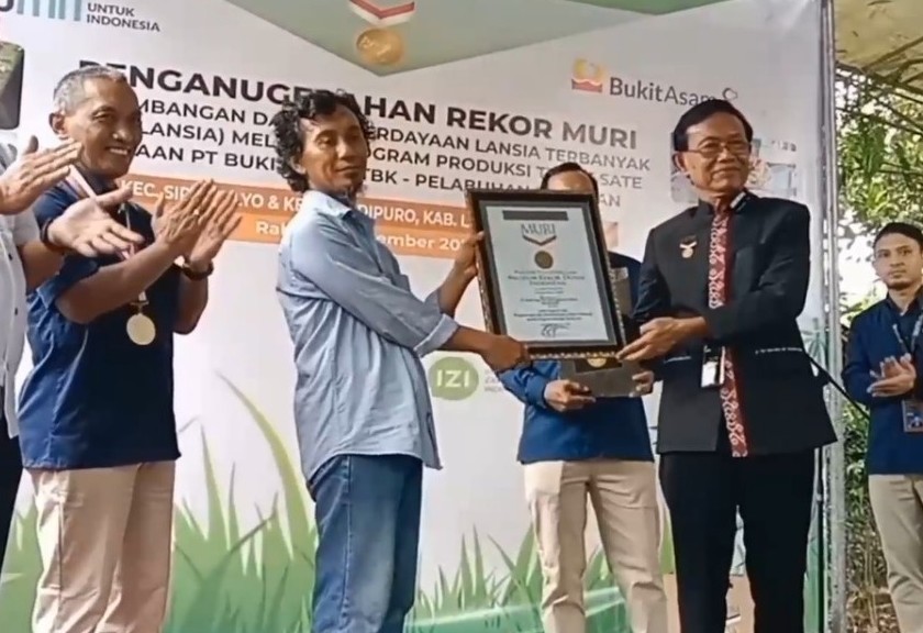 Para lansia di Lampung cetak rekor MURI. (Sariagri/Iwan K)