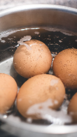 Ilustrasi merebus telur ayam (Pxhere)
