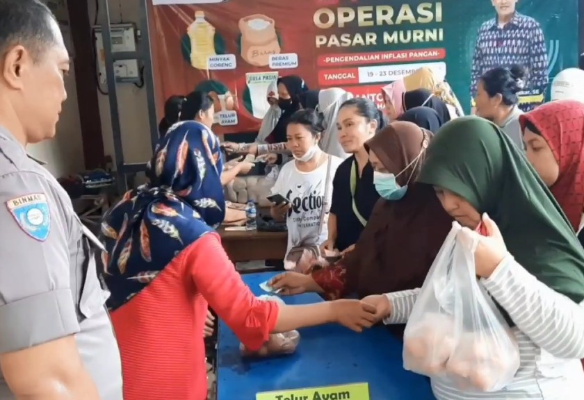 Operasi Pasar Murni di Kediri. (Sariagri/Arief L)