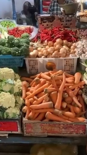 Sayuran di Pasar Jatim. (Sariagri/Arief L)