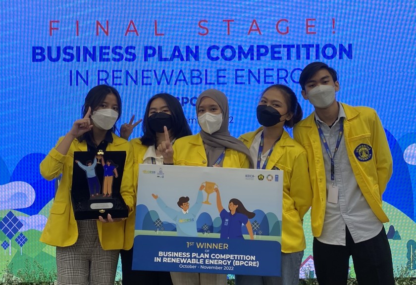 Lima mahasiswa Fakultas Teknik Universitas Indonesia (FTUI) berhasil meraih Juara 1 pada kompetisi ACCESS Business Plan Competition in Renewable Energy (BPCRE) 2022. 
