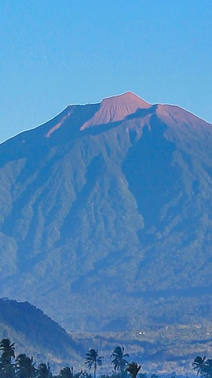 Ilustrasi gunung kerinci (Wikimedia)